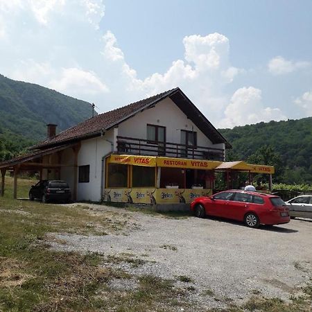 Prenociste Vitas Bed & Breakfast Miljevina Exterior photo
