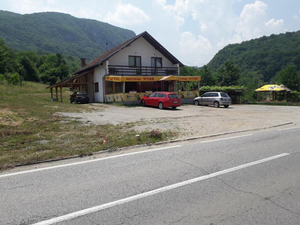 Prenociste Vitas Bed & Breakfast Miljevina Exterior photo