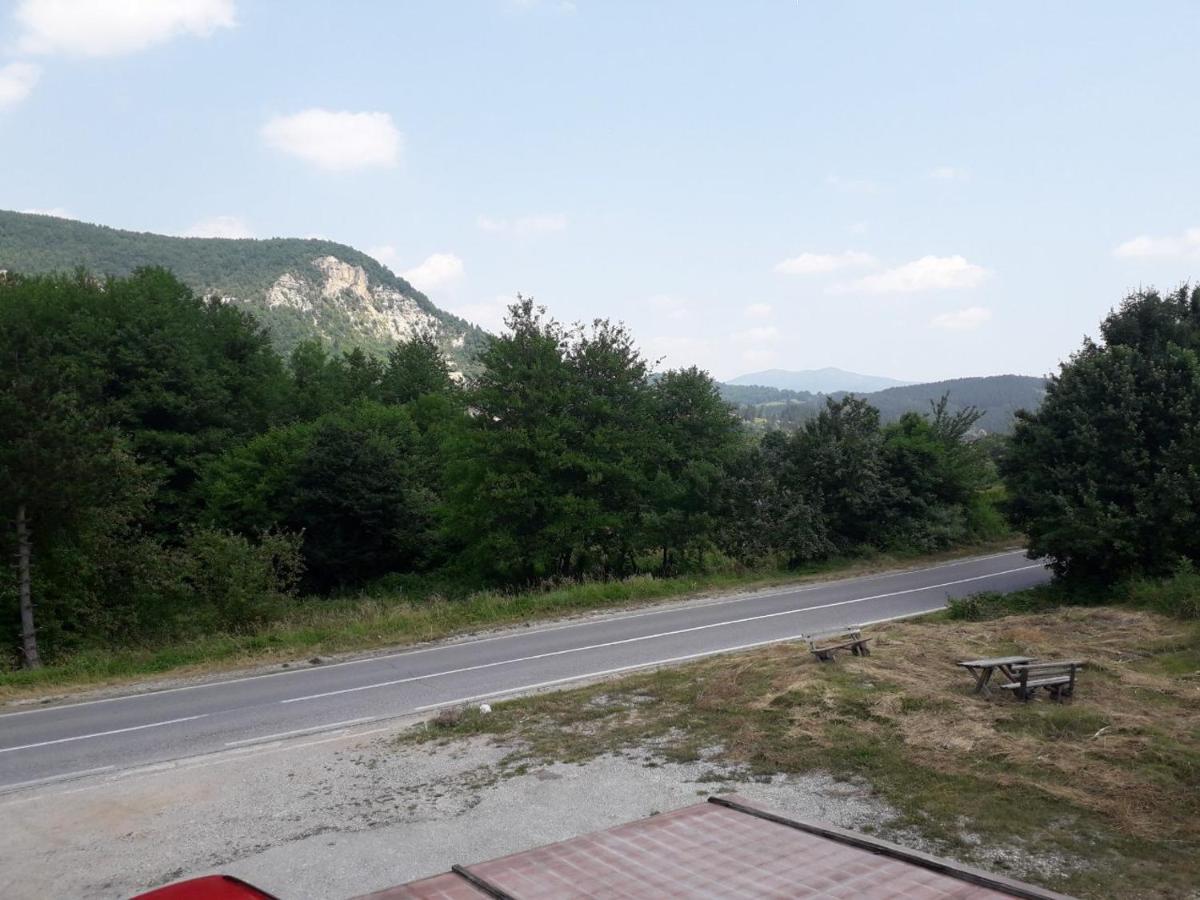Prenociste Vitas Bed & Breakfast Miljevina Exterior photo