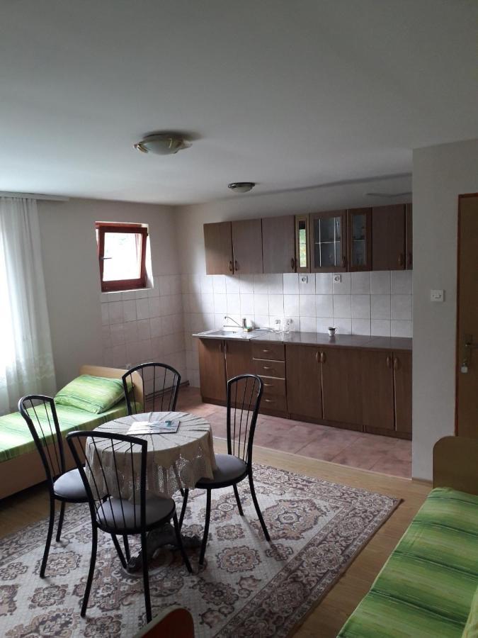 Prenociste Vitas Bed & Breakfast Miljevina Exterior photo