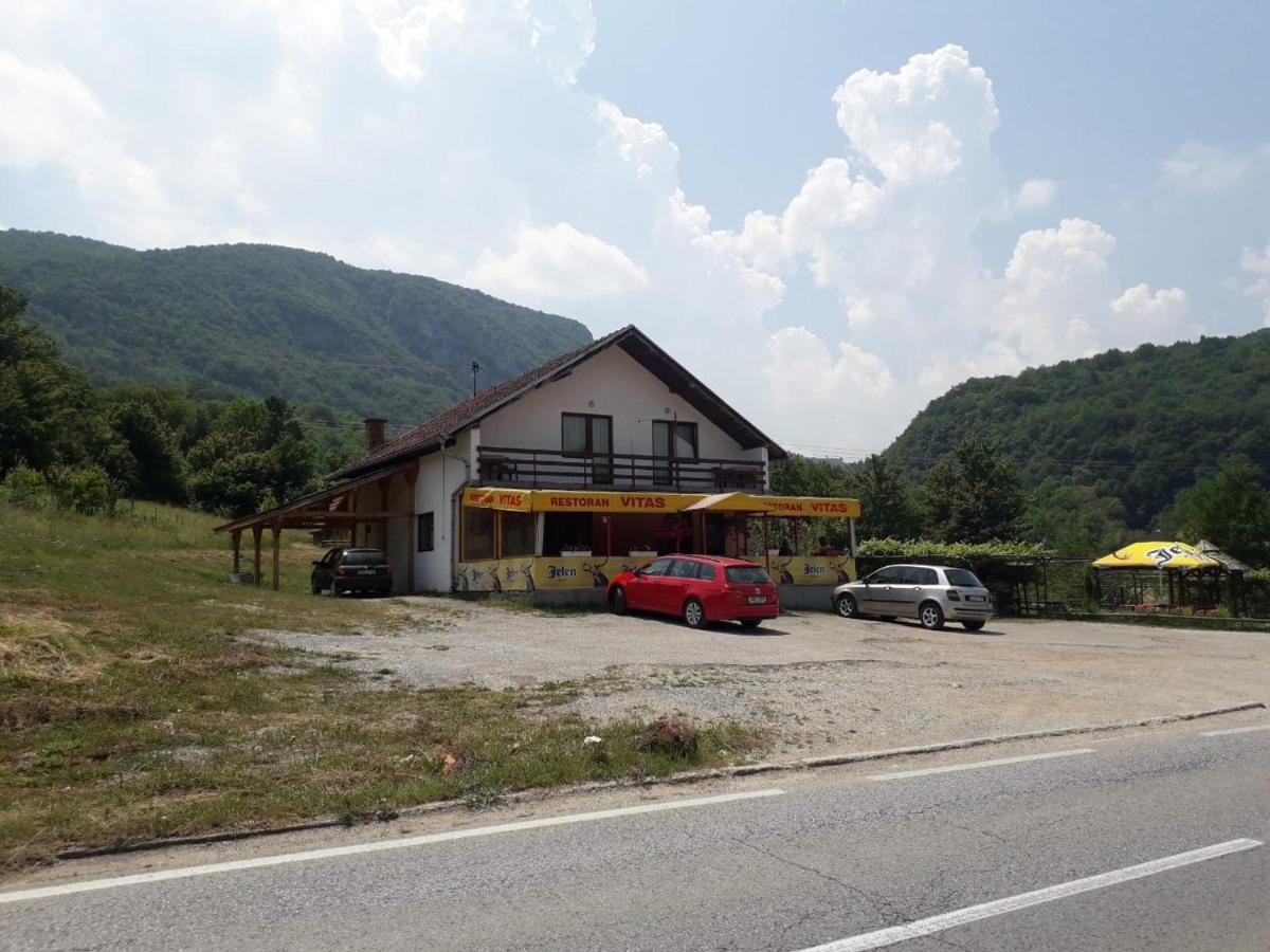Prenociste Vitas Bed & Breakfast Miljevina Exterior photo