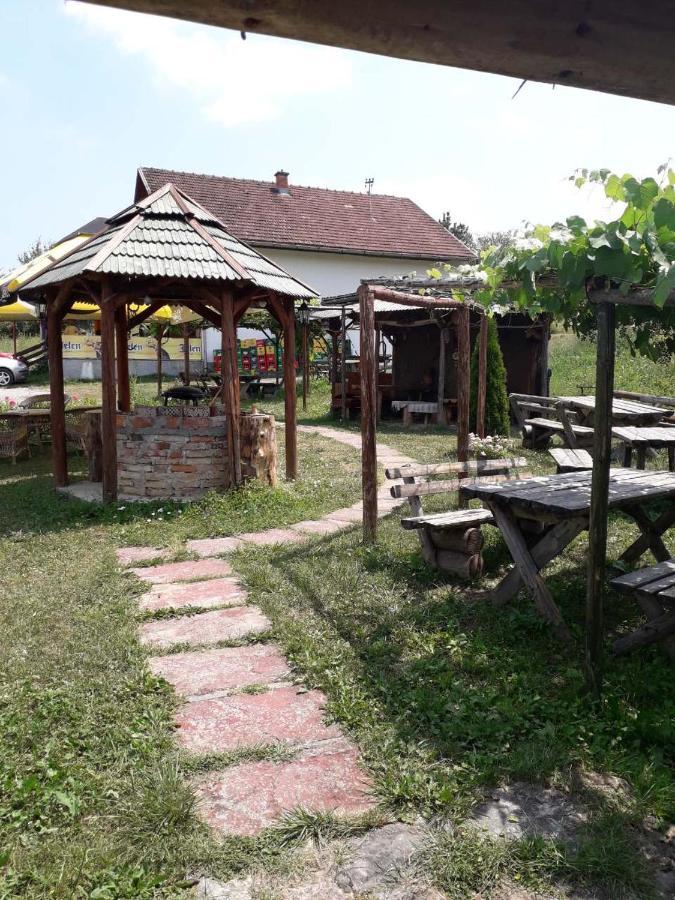 Prenociste Vitas Bed & Breakfast Miljevina Exterior photo