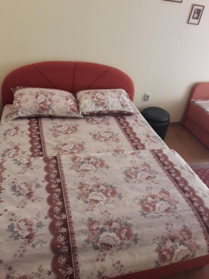 Prenociste Vitas Bed & Breakfast Miljevina Exterior photo