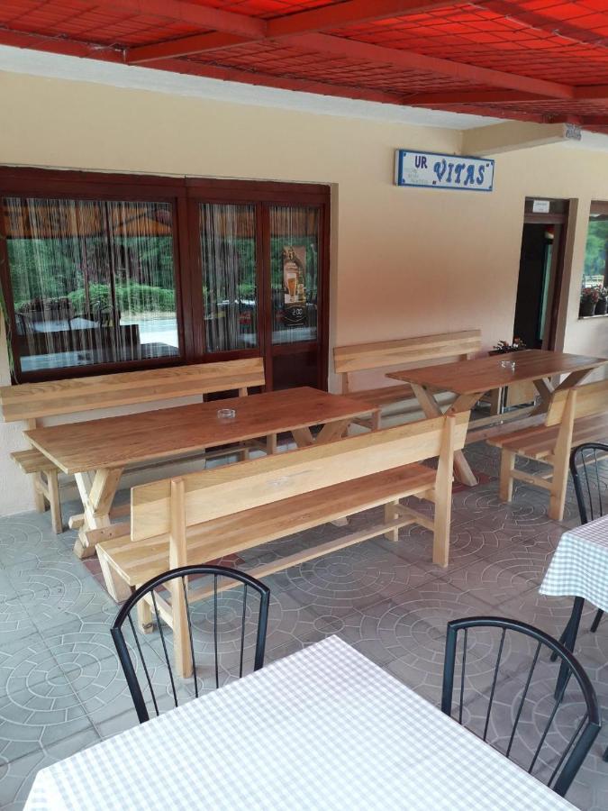 Prenociste Vitas Bed & Breakfast Miljevina Exterior photo