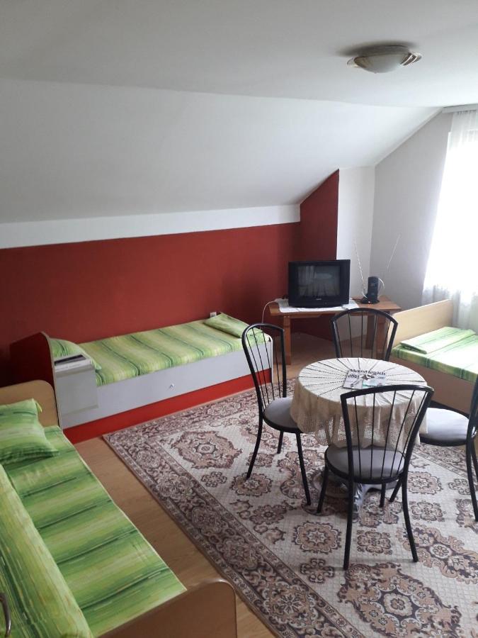 Prenociste Vitas Bed & Breakfast Miljevina Exterior photo