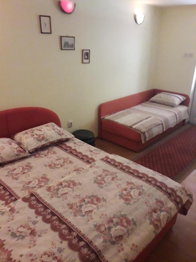 Prenociste Vitas Bed & Breakfast Miljevina Exterior photo