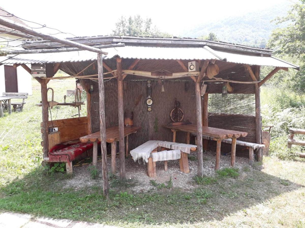 Prenociste Vitas Bed & Breakfast Miljevina Exterior photo