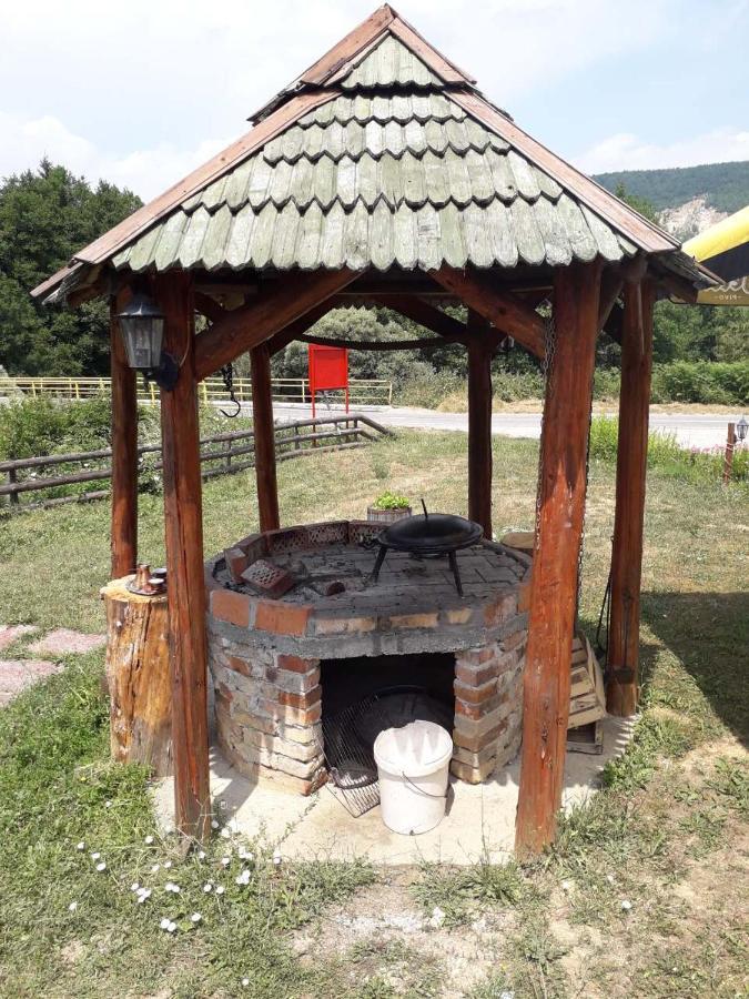 Prenociste Vitas Bed & Breakfast Miljevina Exterior photo