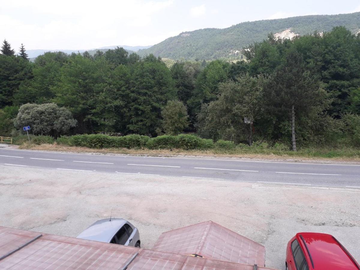 Prenociste Vitas Bed & Breakfast Miljevina Exterior photo